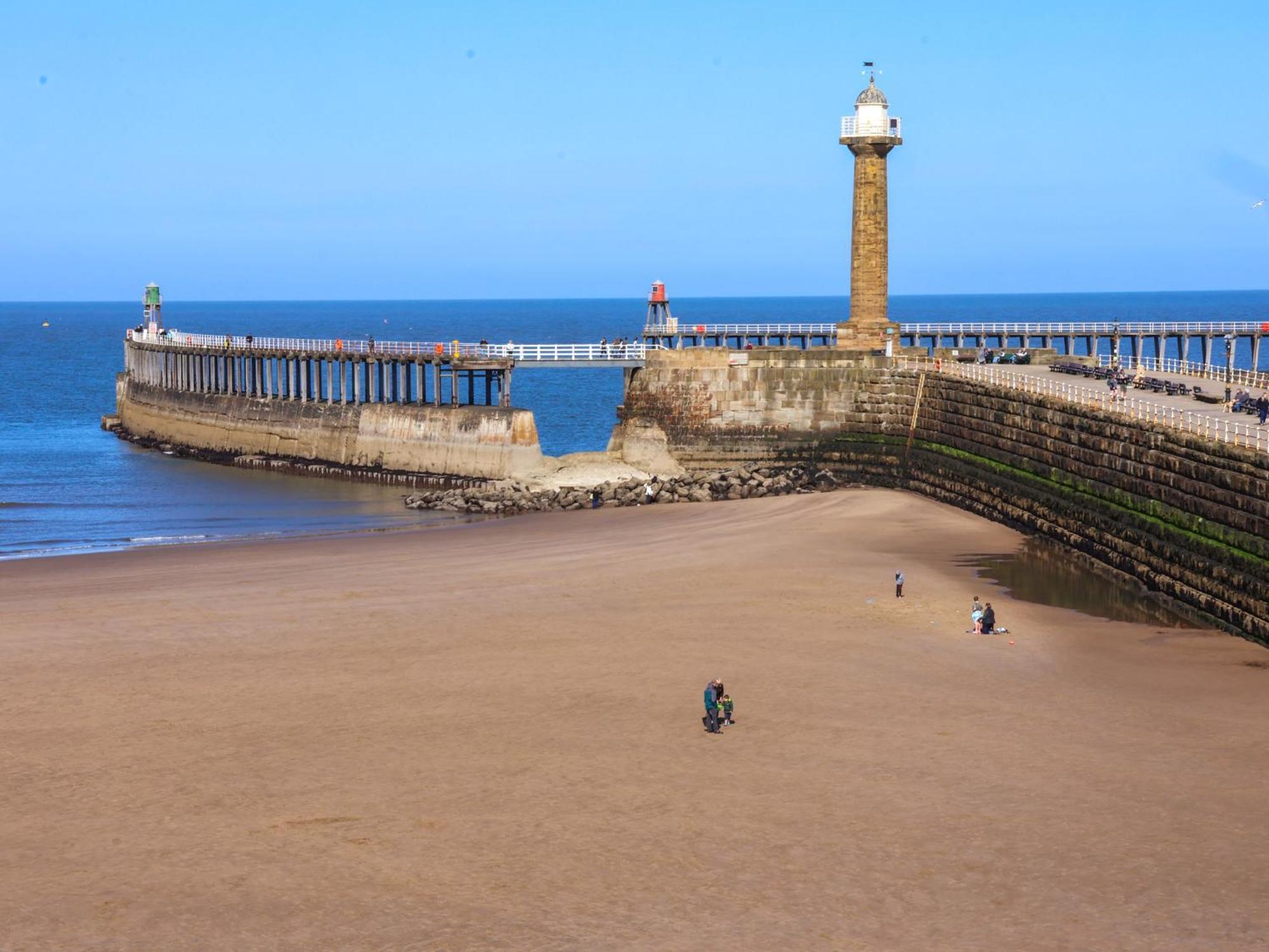 Beachfront Whitby Buitenkant foto